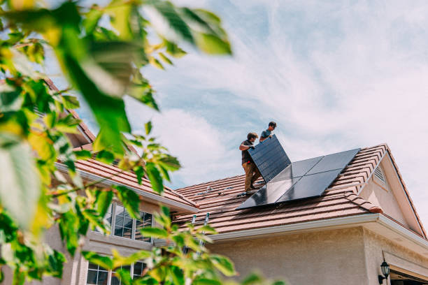 Best Roof Gutter Cleaning  in Town And Country, MO